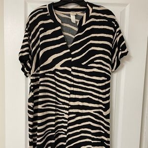 H&M Short Sleeve Animal Print Dress